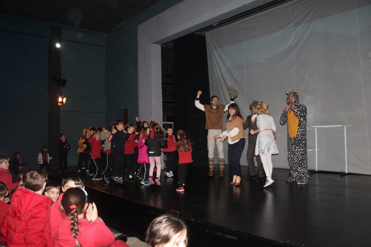 Klasat e para në Teatrin Kombëtar Eksperimental “Kujtim Spahivogli” Klasat e para në Teatrin Kombëtar Eksperimental “Kujtim Spahivogli”